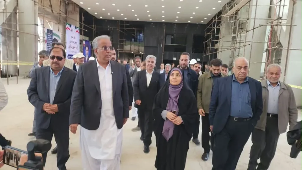 با حضور وزیر راه و شهرسازی و استاندار سیستان و بلوچستان صورت گرفت ؛ تکمیل ریلگذاری راهآهن چابهار ـ زاهدان