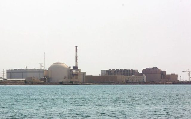 متخصصان روس اتم در راه ایران هستند