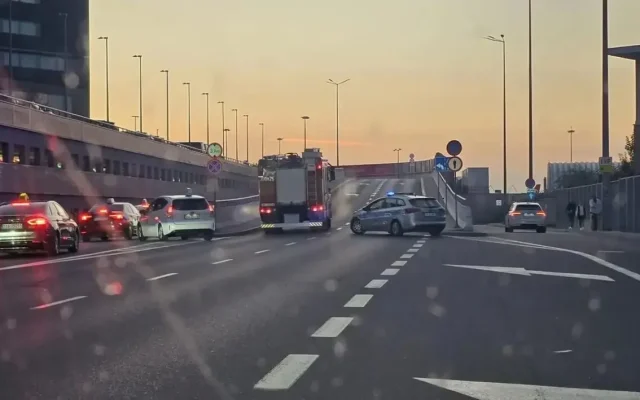 بخشی از فرودگاه ورشو به دلیل مسائل امنیتی تخلیه شد