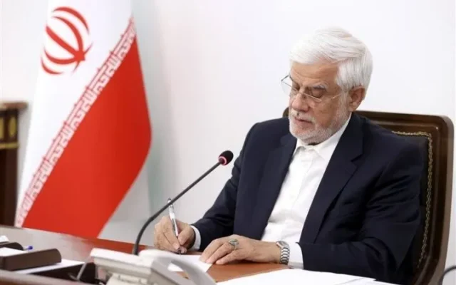 عارف: مسائل دانشگاه‌ها باید به دست دانشگاهیان و با اختیارات ویژه حل‌وفصل شود