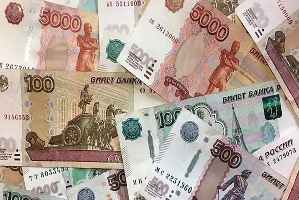 افزایش دلار، درهم، روبل و ین؛ امروز فقط یورو کاهشی شد | قیمت انواع ارزها در مرکز مبادله