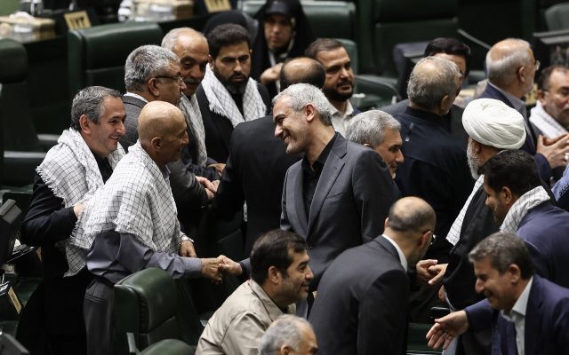 فاطمی: استیضاح وزیر اقتصاد برای استماع حرفهای او است/ نیکبین: موافق استیضاح نیستم/ نصیرپور: رأی اعتماد به وزیر اقتصاد اشتباه بود، استیضاح هم بدتر