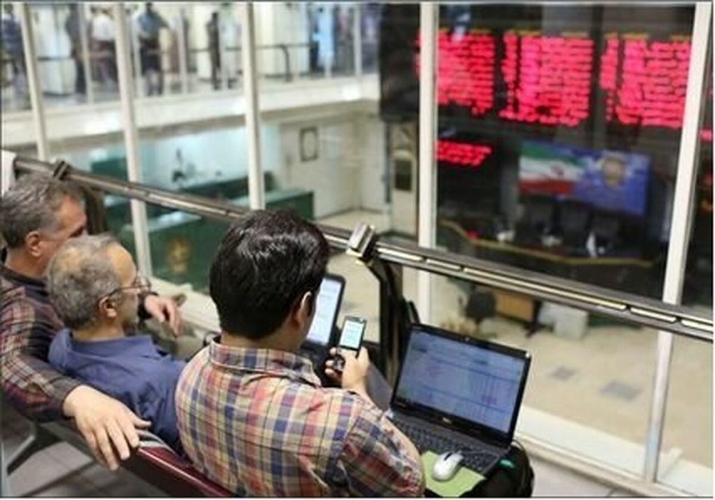 بورس همچنان روی خط قرمز