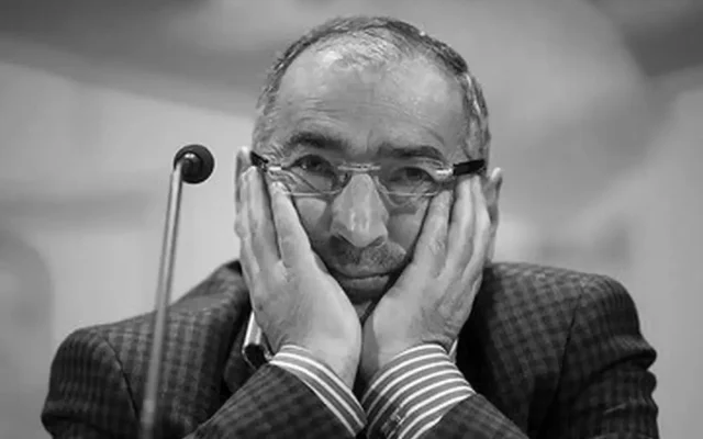 زیباکلام: فقط یک مورد نشان دهید که دشمنی با آمریکا چه سودی برای منافع ملی ایران داشته است