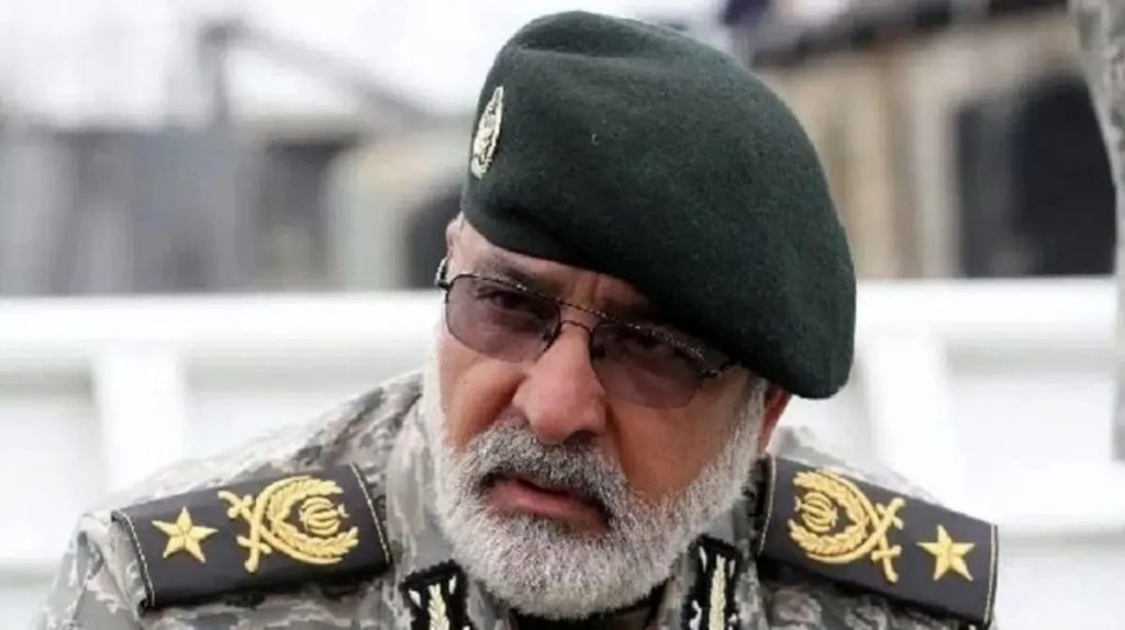 معاون ارتش: ارتقاء پهپاد انهدامی «آرش» / تواناییهای نظامی خود را بازآرایی کردیم/ دشمن در موضع انفعال قرار دارد و کیش و مات شده است