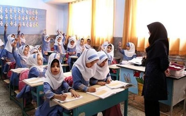 معلمان زیر فشار اقتصادی/ حقوق ۲۵ میلیونی معلمان در برابر هزینه ۷۵ میلیونی زندگی!