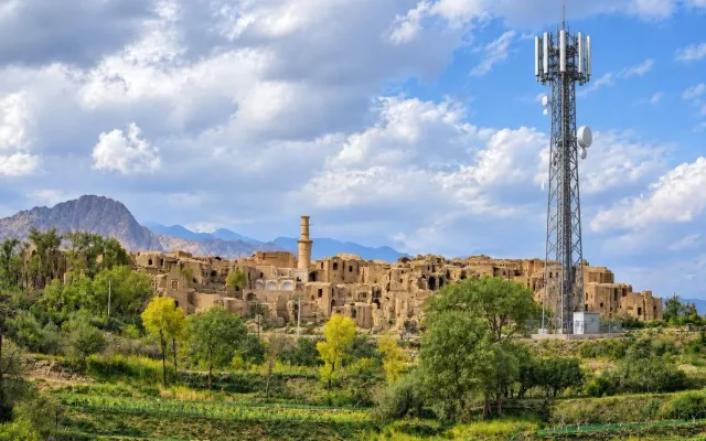 پوشش ارتباطی حاجیعلیبیک و مزرعه حاجیحسن خرانق تقویت شد