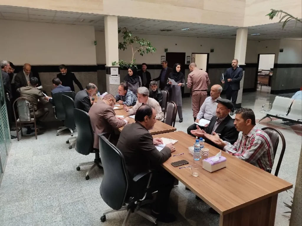 رئیس کل دادگستری زنجان به درخواست ۱۸۰ نفر از مراجعین در دیدار مردمی رسیدگی کرد