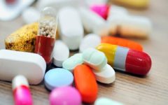 راستی‌آزمایی | آیا خوردن قرص با چای، قهوه یا نوشابه به‌جای آب خطرناک است؟