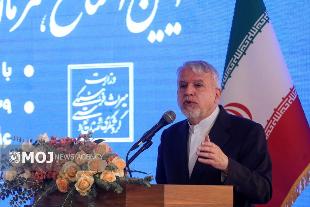 جهان باید ایران را از دریچه میراث، فرهنگ و زبان فارسی بشناسد