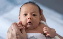 نوزادانی که از طریق IVF به دنیا می‌آیند ممکن است نشانه‌ای پنهان در DNA خود داشته باشند