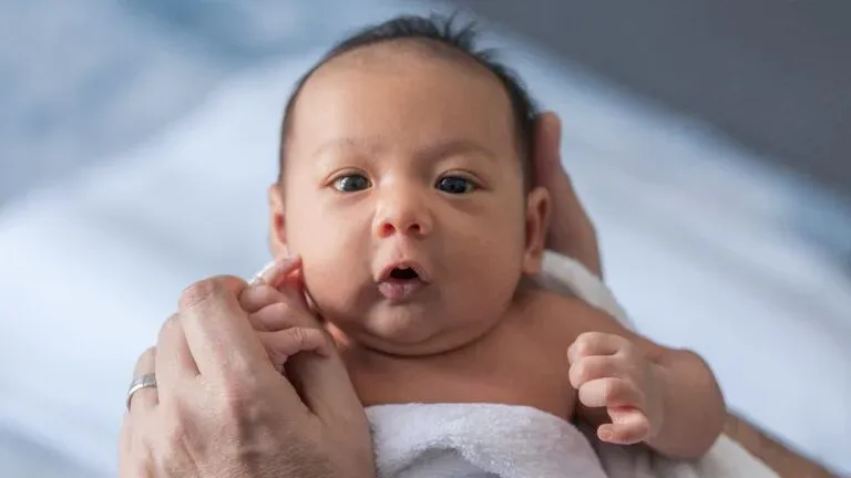 نوزادانی که از طریق IVF به دنیا می‌آیند ممکن است نشانه‌ای پنهان در DNA خود داشته باشند