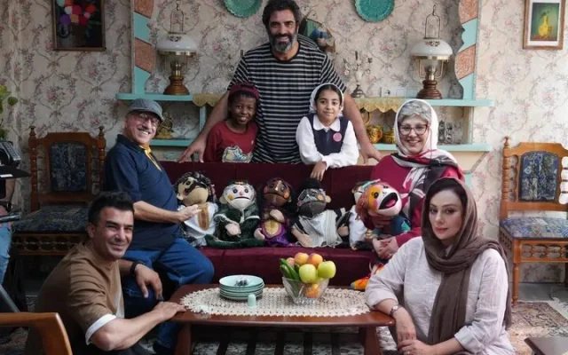 بازگشت تیم هادی و ناصر با یک پروژه عجیب؛ منوچهر هادی «جاسوزنی» شد
