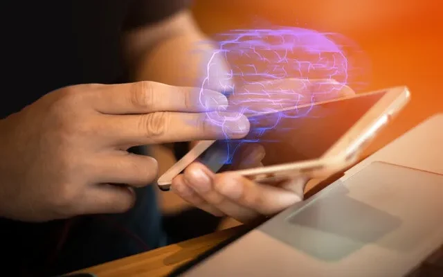 قاتل آرامش شبانه؛ چرا گوشی موبایل مانع خواب عمیق شما می‌شود؟