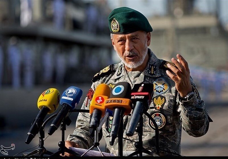 دریادار سیاری: برای مقابله با هر تهدیدی آمادگی کامل داریم/ کاملاً بر تنگه هرمز مسلط هستیم/ اجازه نمی‌دهیم کسی قصد عبور داشته باشد