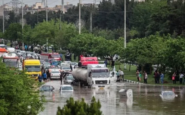 مدیریت بحران پایتخت: امسال پدیده ال‌نینو و احتمالاً بارش‌های سیل‌آسا را خواهیم داشت/ شناسایی بیمارستان‌های در معرض سیل/ لایروبی کانال‌ها، رودخانه‌ها و مسیرها در حال انجام است