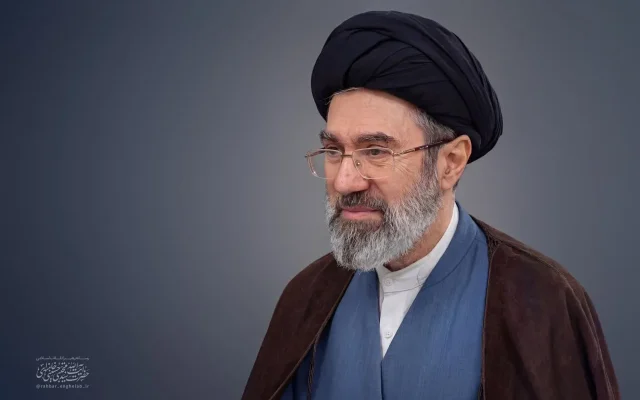 رهبر انقلاب: مسئولیت نسل جوان، اعتلای ایران اسلامی است/ مرزهای دانش را بشکنید و قله‌های پیشرفت را فتح کنید