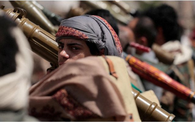 تصرف بندر موخا و جزایر باب‌المندب توسط انصارالله یمن / آیا حضور حوثی ها در ۳۲ کیلیومتری پایگاه امریکا در جیبوتی، معادلات جنگ یمن را تغییر خواهد داد؟