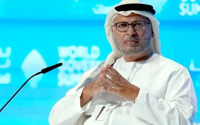 انور قرقاش: مواضع پزشکیان در بحران جاری متعادل و عقلانی بوده است