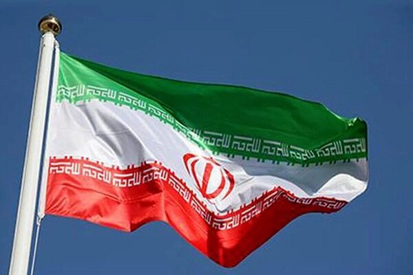 علی داودی در شعر تازه‌اش به ستایش شاعران میدان رفت