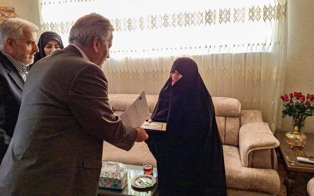 سلمانی: همسران شهدا نماد صبر و استواری در جامعه هستند