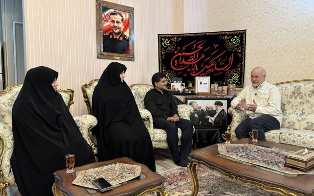 ملت ایران درس عبرت بزرگی به تمام شیاطن داد