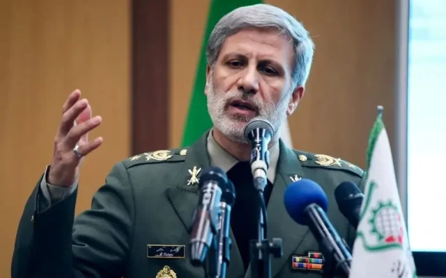 سرلشکر حاتمی، فرمانده کل ارتش: با هوشیاری و آمادگی کامل ایستاده‌ایم و در دفاع از ایران، لحظه‌ای درنگ نخواهیم کرد