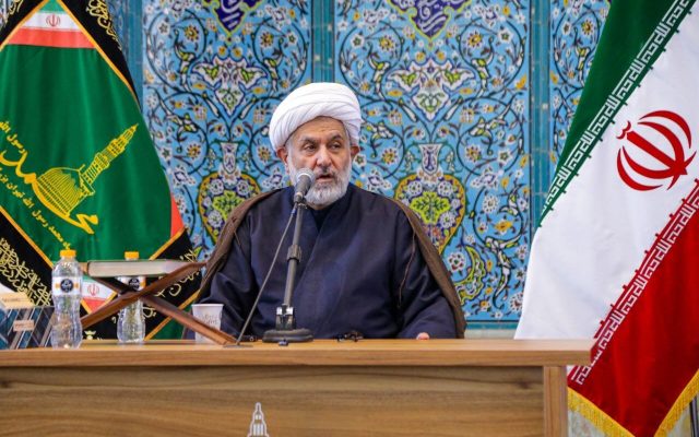 طائب: با حفظ انسجام داخلی مقابل توطئه آمریکا بایستیم