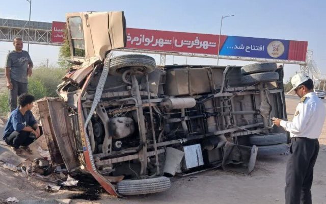 واژگونی مینیبوس کارگران در محور یزد ـ میبد با ۸ مصدوم