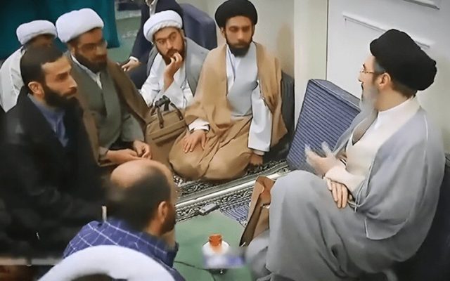 چرا رهبر انقلاب تصمیم به تعطیلی جلسات درسشان گرفتند؟ / روایت شاگرد آیتالله سید مجتبی خامنهای از ویژگیهای استادی ایشان