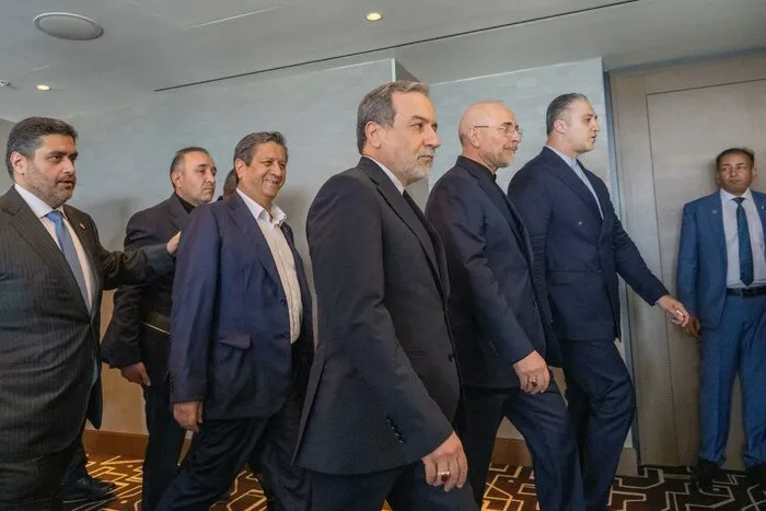 واسطهها میگویند ایران از زمان رد طرح آتشبس خود از سوی ترامپ، هیچگونه امتیازی نداده/ تهران اطمینان دارد که میتواند در برابر محاصره طولانی مدت آمریکا یا ازسرگیری جنگ، مقاومت کند