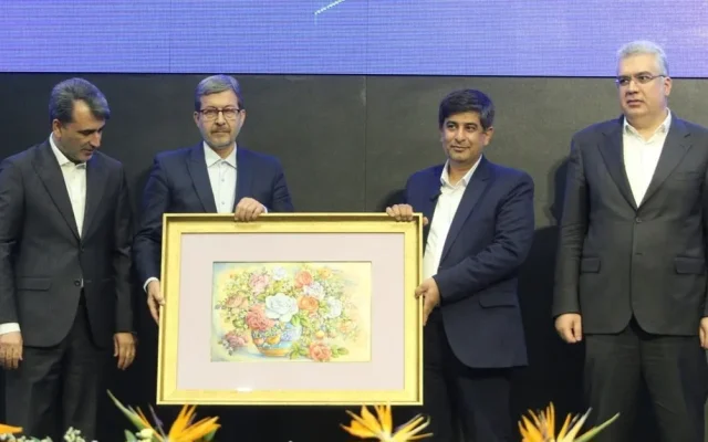 تقدیر از مدیرعامل فولاد مبارکه به پاس نقش‌آفرینی در بازسازی و بازگشت به مدار تولید در ۴۵ روز