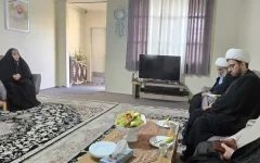دیدار رئیس مرکز خدمات حوزه‌های علمیه با خانواده روحانی شهید امنیت شیراز