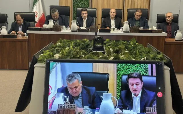 معاون فناوری سازمان ثبت: استان یزد در بهره‌وری زیرساخت‌های ثبتی پیشرو است