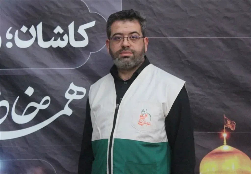 حمایت از دانشآموزان خانوادههای عزتمند با توزیع بیش از ۴۰۰ بسته نوشتافزار در کاشان
