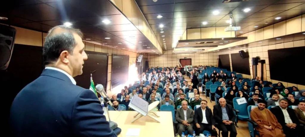 اگر معلم آگاه داشته باشیم، جامعه آگاه خواهیم داشت