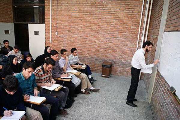 درخواست بازنگری در سقف سنی جذب اعضای هیئت علمی