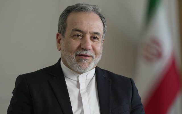تأکید وزیر خارجه بر اهمیت شراکت راهبردی ایران و چین