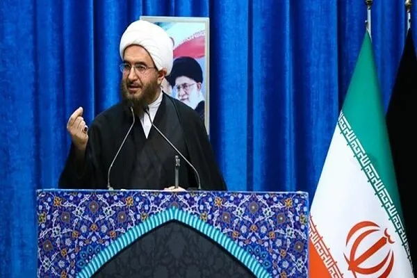 باید نسبت به تهاجم فرهنگی دشمن هوشیار بود
