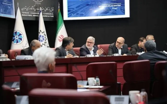 منطقه آزادتهران به سکوی صادرات تبدیل شود/۱۵۰هزار خودروی هیبریدی عمومی درمسیر ورود به استان
