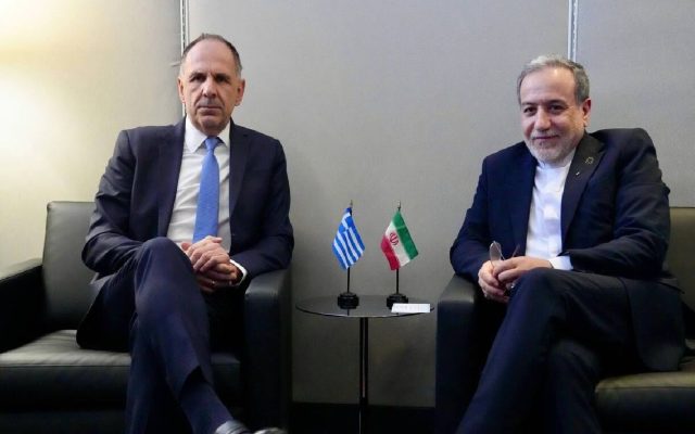 دیدار وزیر امور خارجه یونان با عراقچی