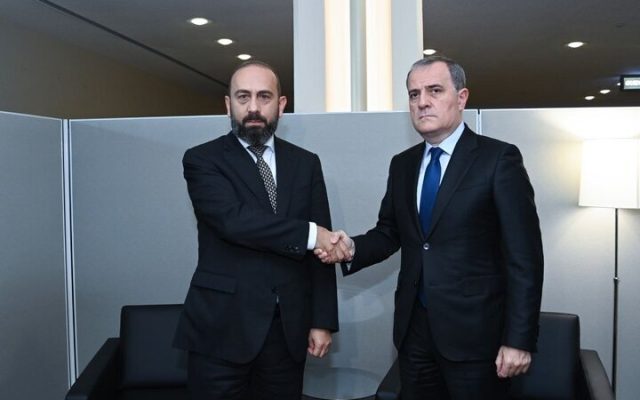 تاکید وزیران خارجه ارمنستان و آذربایجان بر اهمیت پیشرفت‌های ناشی از صلح میان دو کشور
