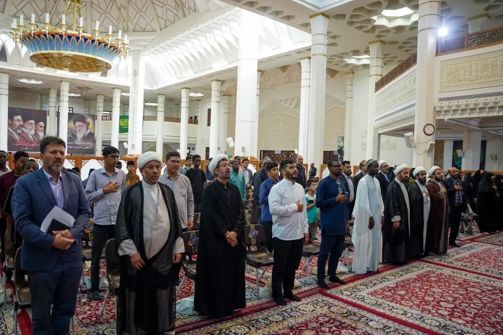 گردهمایی طلاب و مبلغین جامعه المصطفی از 18 ملیت در حرم مطهر شاهچراغ
