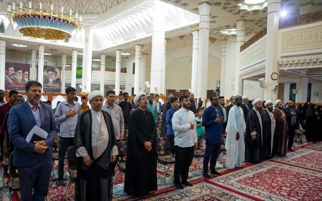 گردهمایی طلاب و مبلغین جامعه المصطفی از 18 ملیت در حرم مطهر شاهچراغ
