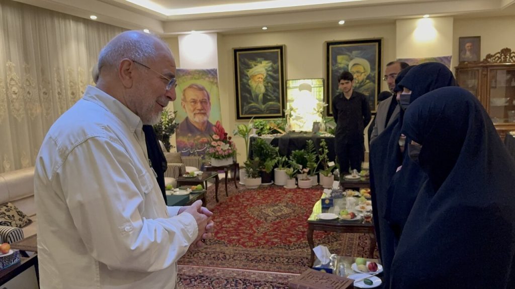 دیدار قالیباف با خانواده لاریجانی؛ شهید لاریجانی چگونه در شکل‌گیری مجلس خبرگان در اسفندماه ۱۴۰۴ نقش آفرینی کرد/ تا لحظه شهادت با ایشان در ارتباط بودم