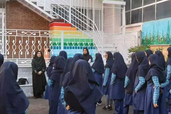 استقرار زنان پلیس مقابل مدارس دخترانه تهران