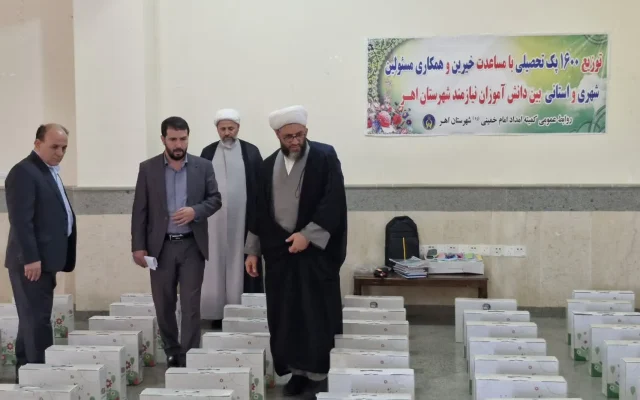 حمایت از دانش‌آموزان نیازمند، سرمایه‌گذاری برای آینده جامعه است