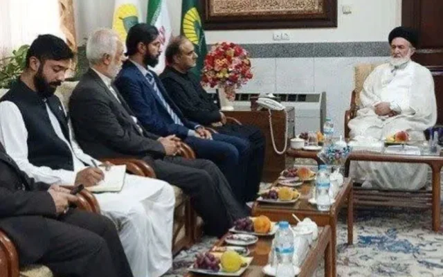 سفیر پاکستان به زیارت حرم حضرت عبدالعظیم رفت؛ روابط ما با ایران فراتر از مناسبات سیاسی است