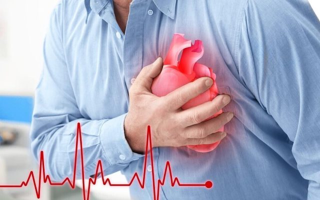نجات مرد ۷۵ ساله از ایست قلبی با تلاش کارشناسان اورژانس ۱۱۵ دزفول