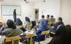 دانشگاه در میانه دو تیغ